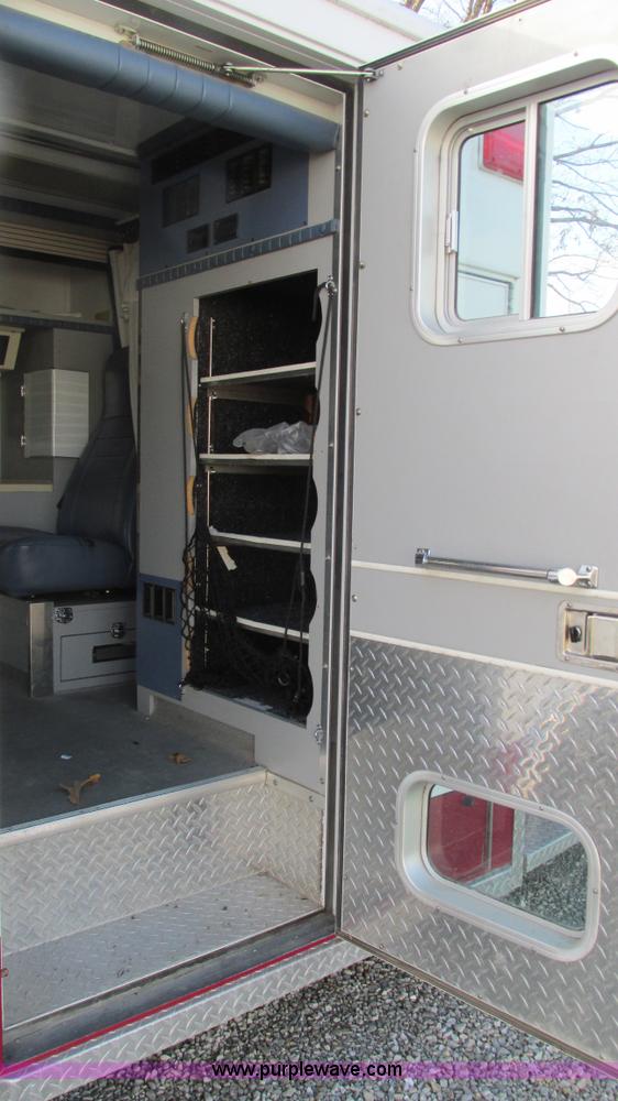 image for item I3136 1991 Ford E350 ambulance