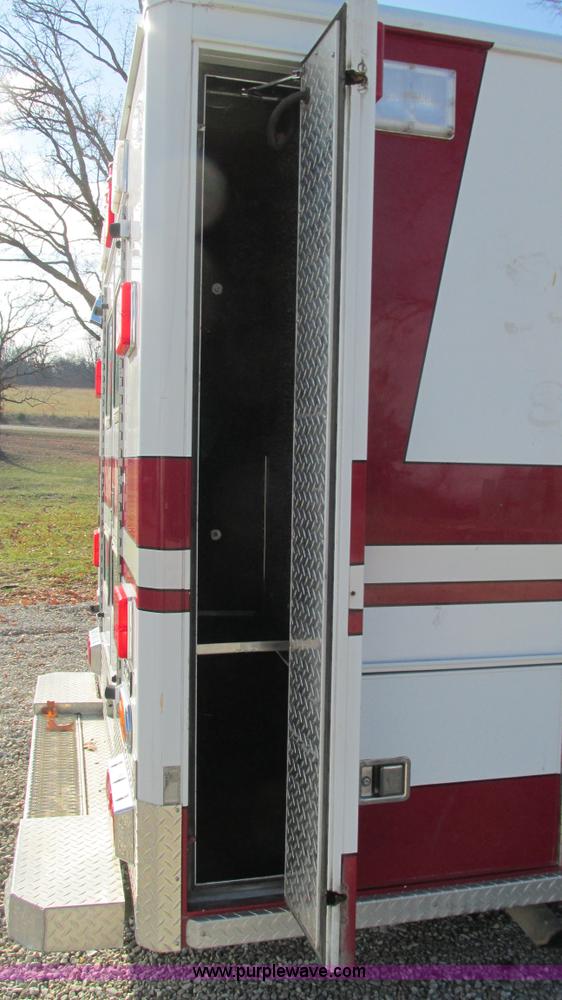 image for item I3136 1991 Ford E350 ambulance