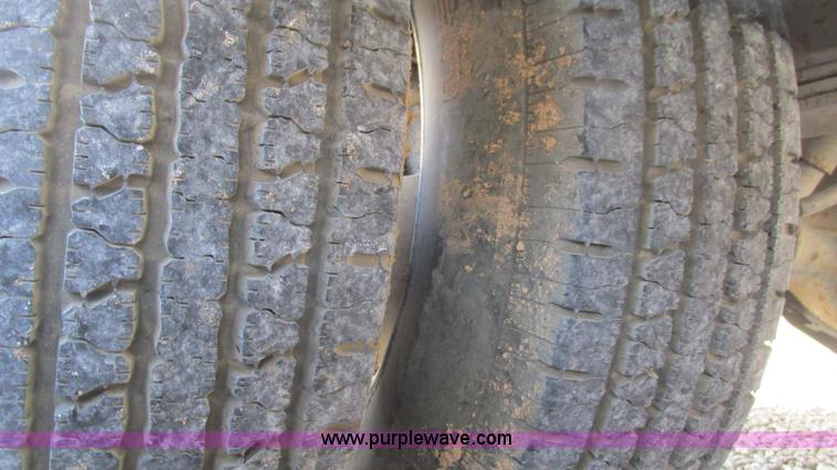 image for item I3136 1991 Ford E350 ambulance