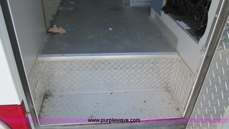 image for item I3136 1991 Ford E350 ambulance