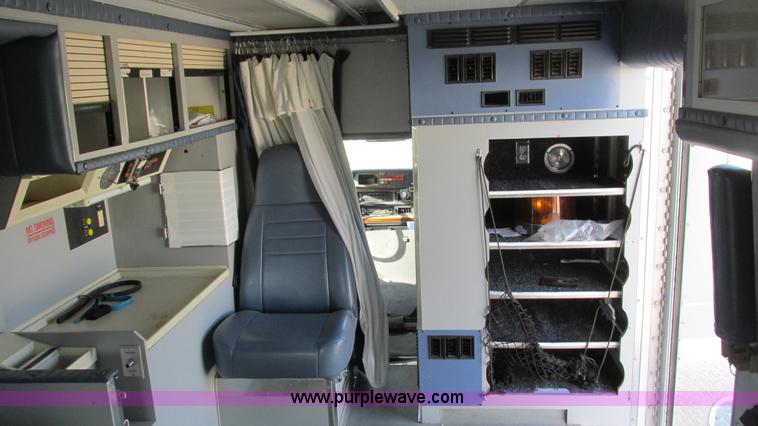 image for item I3136 1991 Ford E350 ambulance