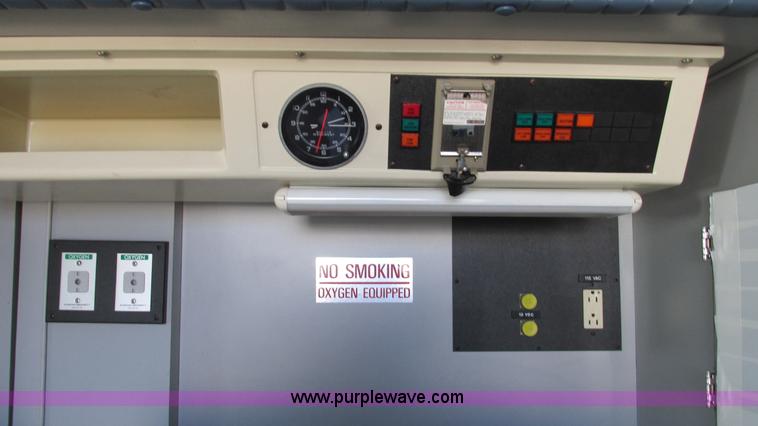 image for item I3136 1991 Ford E350 ambulance