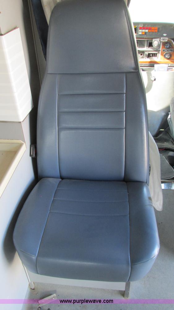 image for item I3136 1991 Ford E350 ambulance