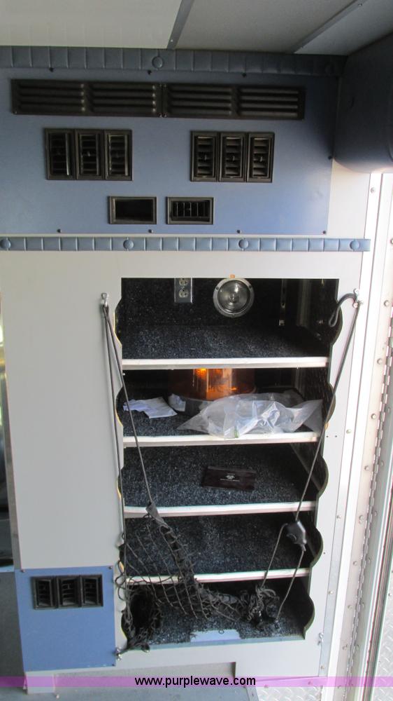 image for item I3136 1991 Ford E350 ambulance