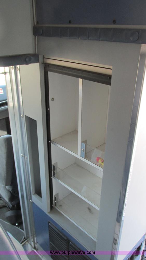 image for item I3136 1991 Ford E350 ambulance