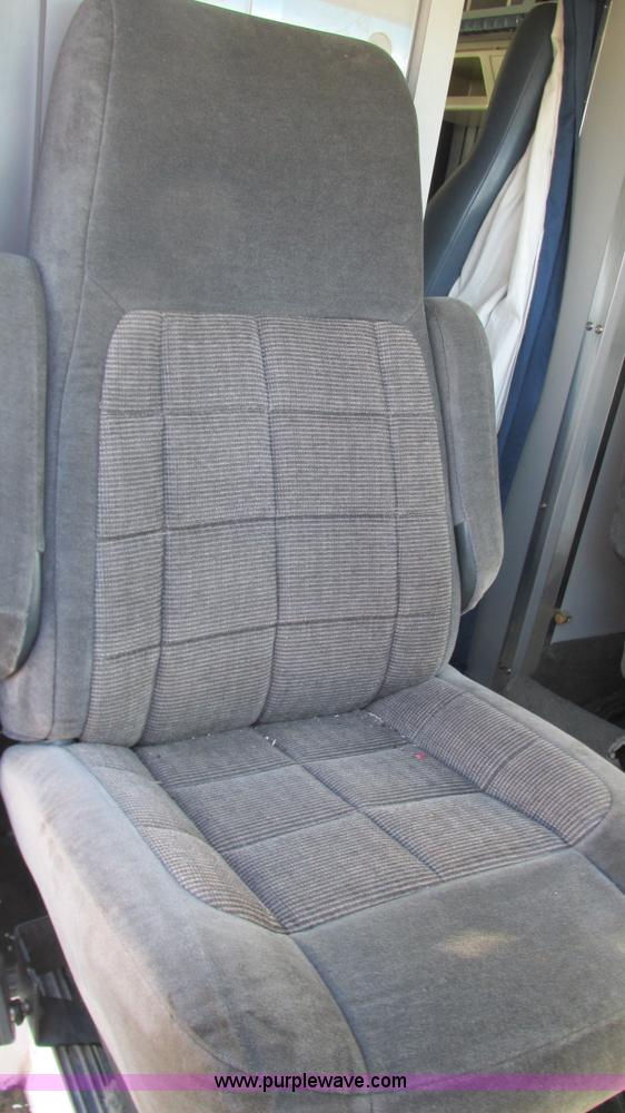 image for item I3136 1991 Ford E350 ambulance