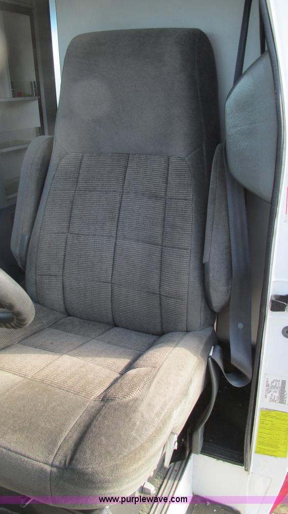 image for item I3136 1991 Ford E350 ambulance