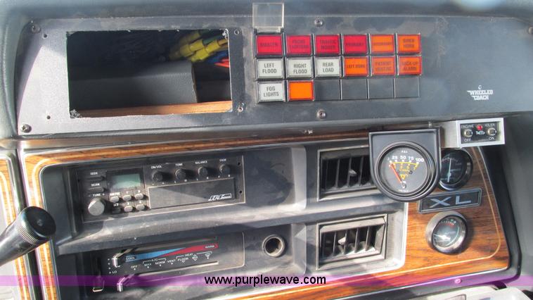 image for item I3136 1991 Ford E350 ambulance