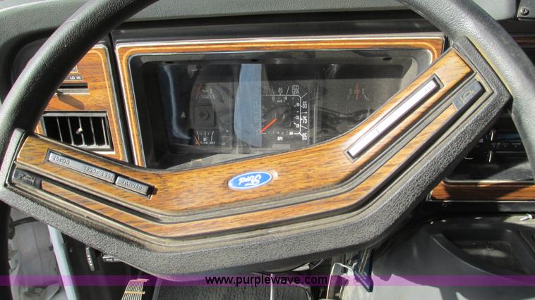 image for item I3136 1991 Ford E350 ambulance