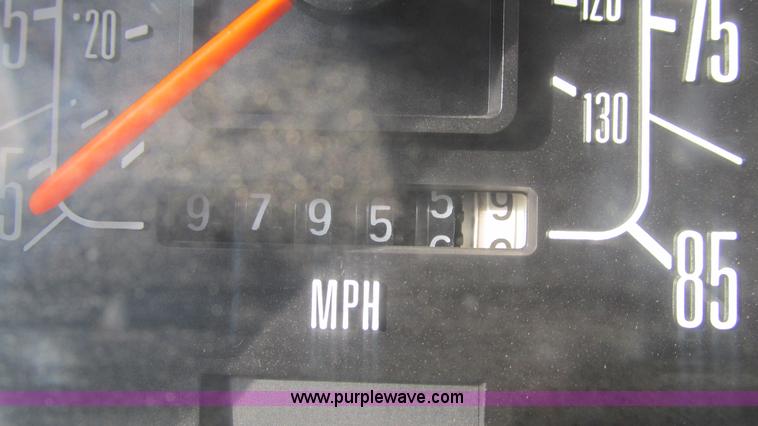 image for item I3136 1991 Ford E350 ambulance