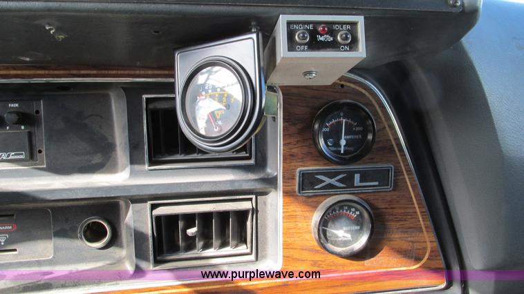 image for item I3136 1991 Ford E350 ambulance