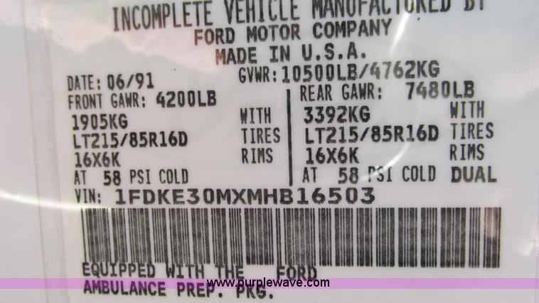 image for item I3136 1991 Ford E350 ambulance