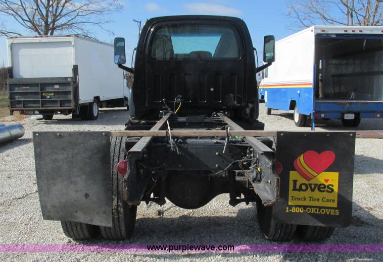 image for item I3140 2004 GMC C8500 cab and chassis