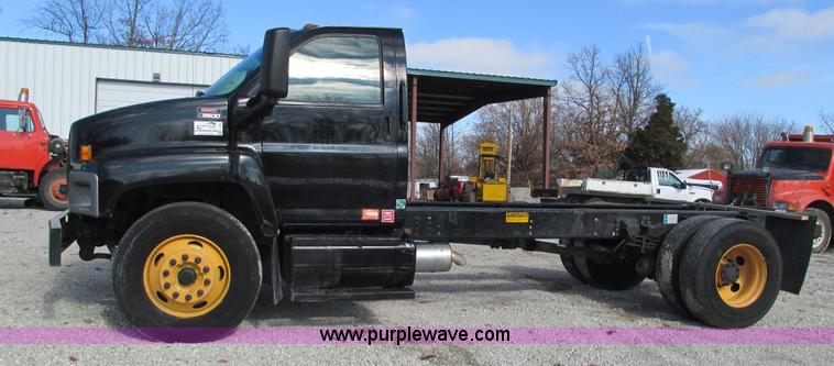 image for item I3140 2004 GMC C8500 cab and chassis
