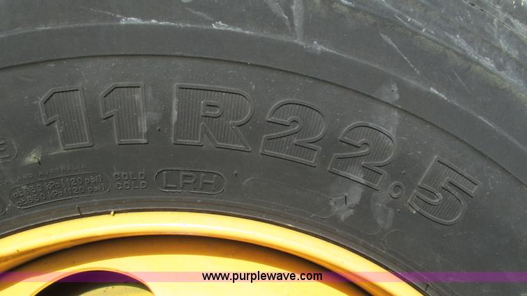 image for item I3140 2004 GMC C8500 cab and chassis