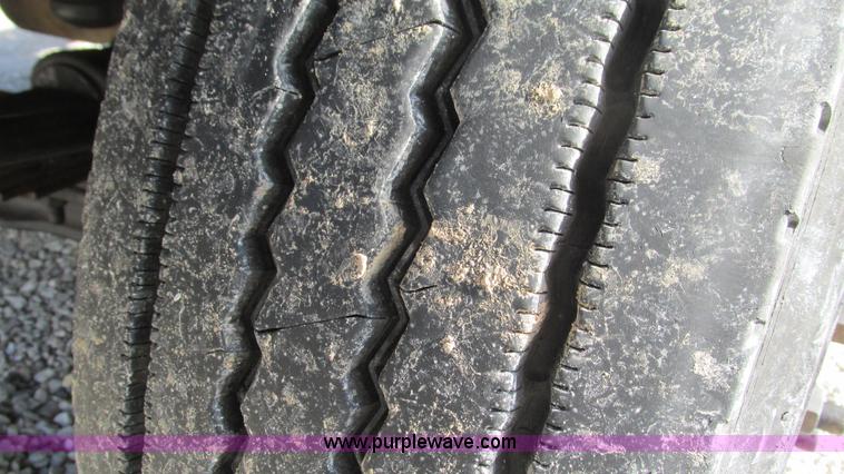 image for item I3140 2004 GMC C8500 cab and chassis