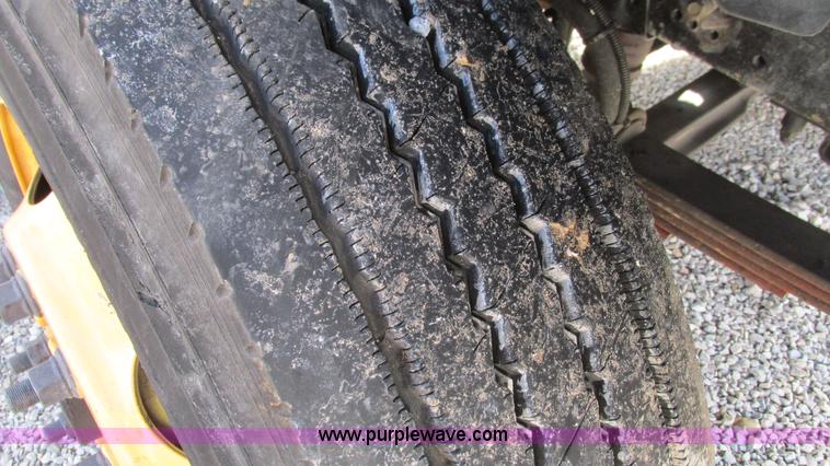 image for item I3140 2004 GMC C8500 cab and chassis