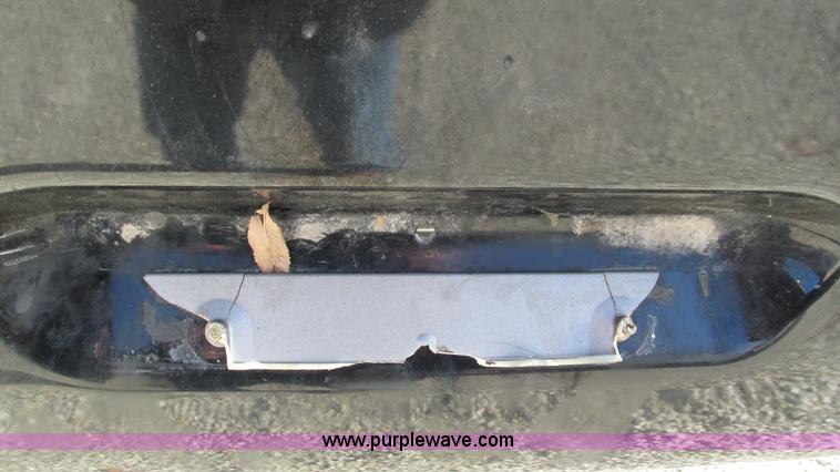 image for item I3140 2004 GMC C8500 cab and chassis