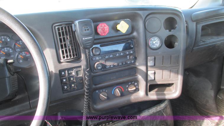 image for item I3140 2004 GMC C8500 cab and chassis