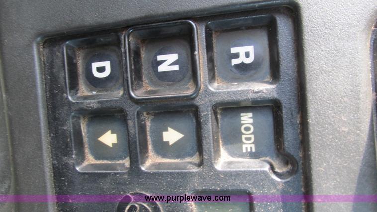 image for item I3140 2004 GMC C8500 cab and chassis