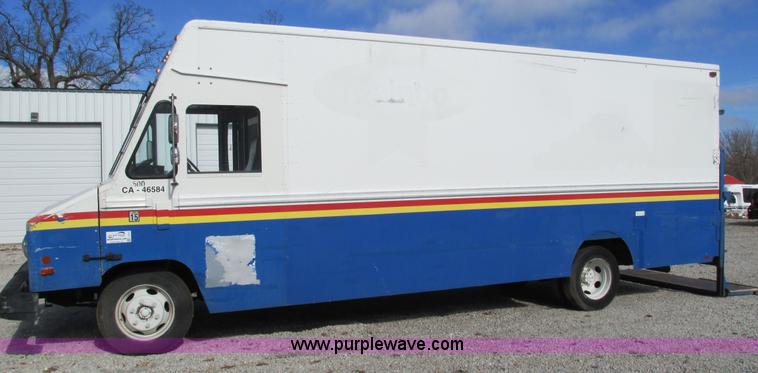 image for item I3141 1992 Oshkosh Utilimaster box truck