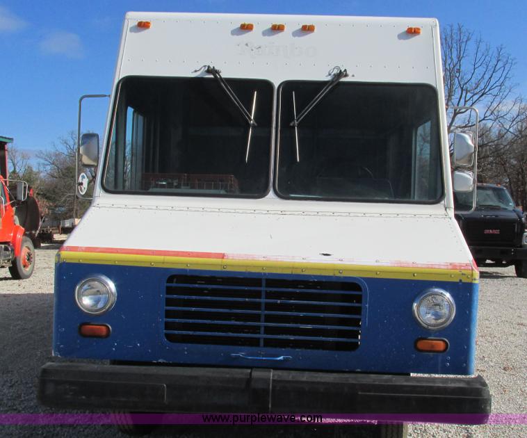 image for item I3141 1992 Oshkosh Utilimaster box truck