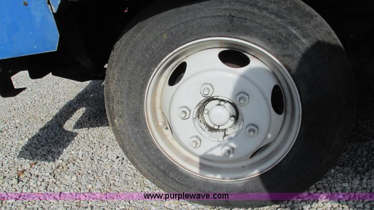 image for item I3141 1992 Oshkosh Utilimaster box truck