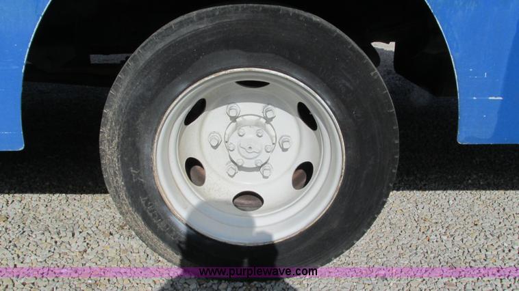 image for item I3141 1992 Oshkosh Utilimaster box truck