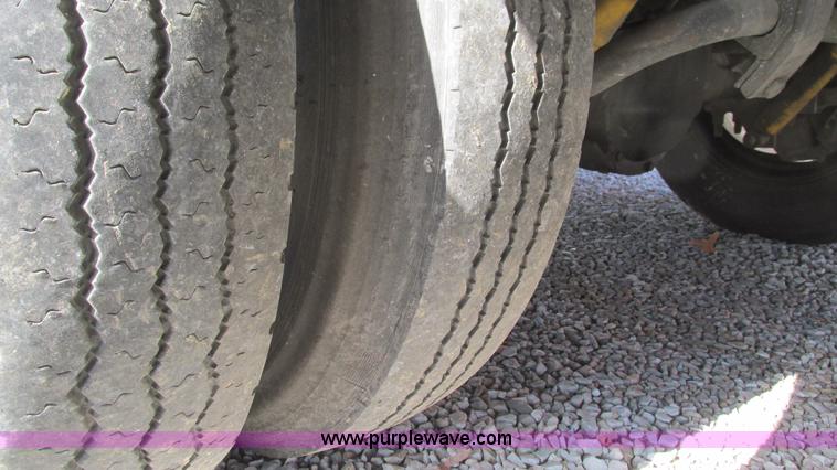 image for item I3141 1992 Oshkosh Utilimaster box truck