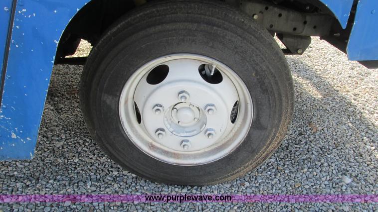 image for item I3141 1992 Oshkosh Utilimaster box truck