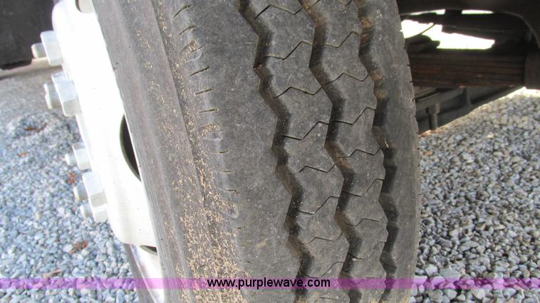 image for item I3141 1992 Oshkosh Utilimaster box truck