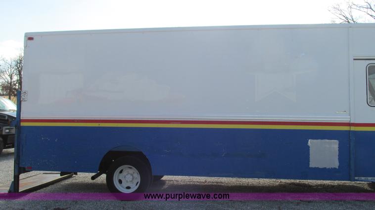image for item I3141 1992 Oshkosh Utilimaster box truck