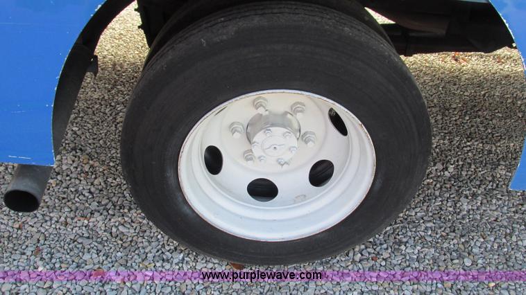 image for item I3141 1992 Oshkosh Utilimaster box truck