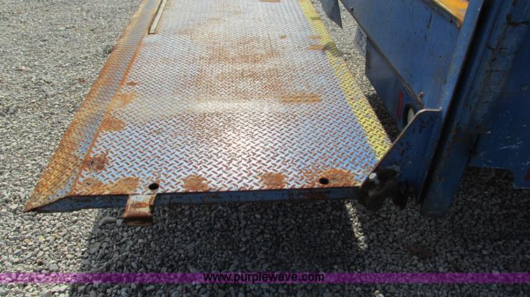 image for item I3141 1992 Oshkosh Utilimaster box truck