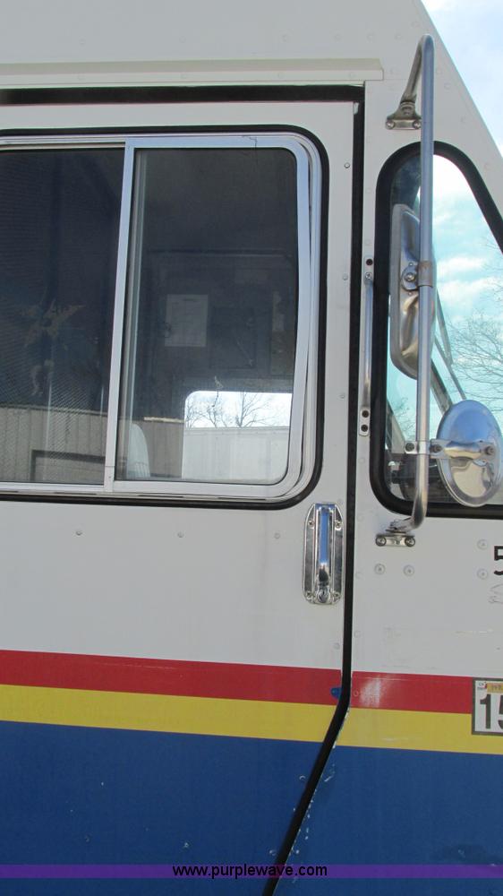 image for item I3141 1992 Oshkosh Utilimaster box truck