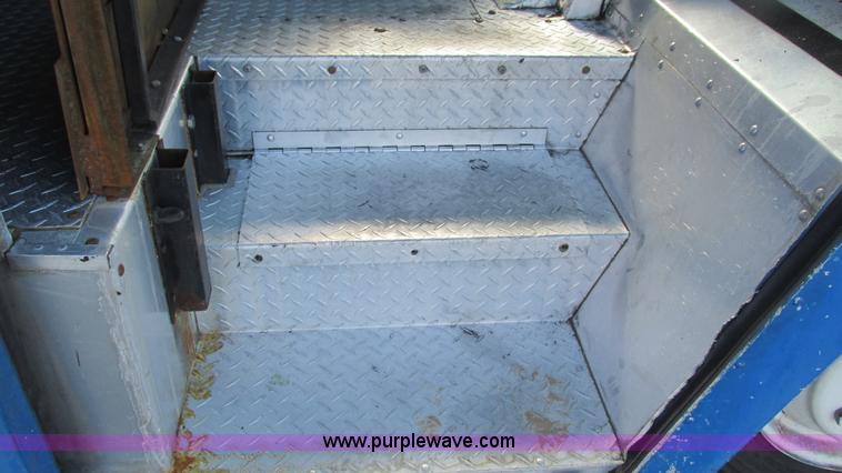 image for item I3141 1992 Oshkosh Utilimaster box truck