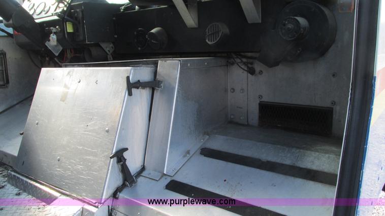 image for item I3141 1992 Oshkosh Utilimaster box truck