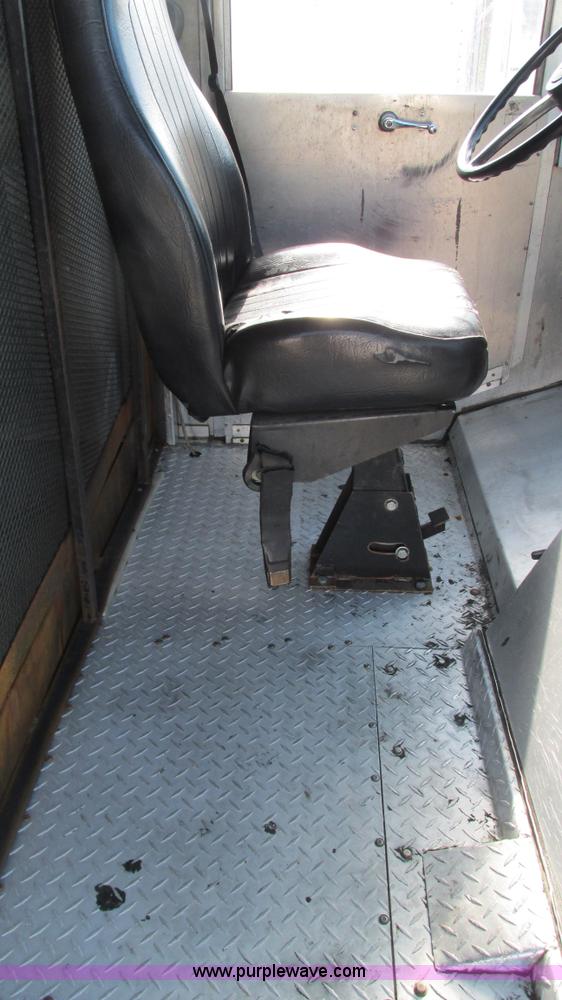 image for item I3141 1992 Oshkosh Utilimaster box truck