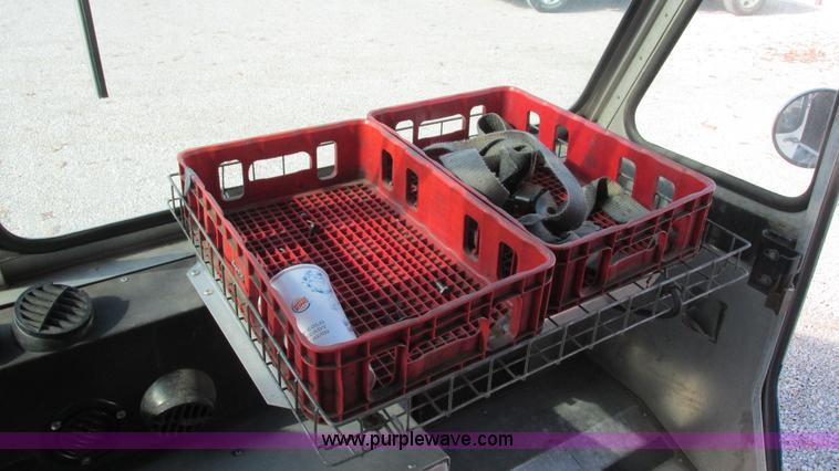 image for item I3141 1992 Oshkosh Utilimaster box truck