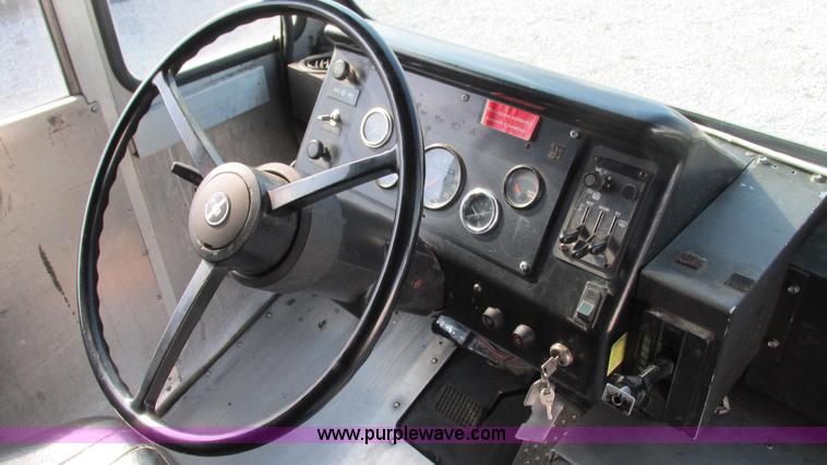 image for item I3141 1992 Oshkosh Utilimaster box truck