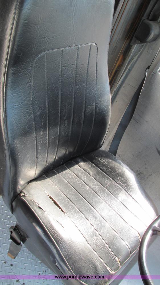 image for item I3141 1992 Oshkosh Utilimaster box truck