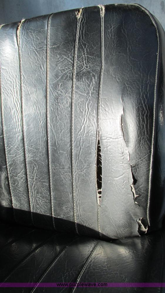 image for item I3141 1992 Oshkosh Utilimaster box truck