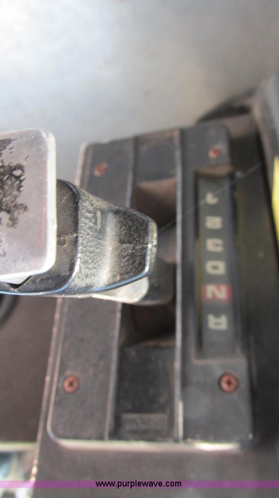 image for item I3141 1992 Oshkosh Utilimaster box truck