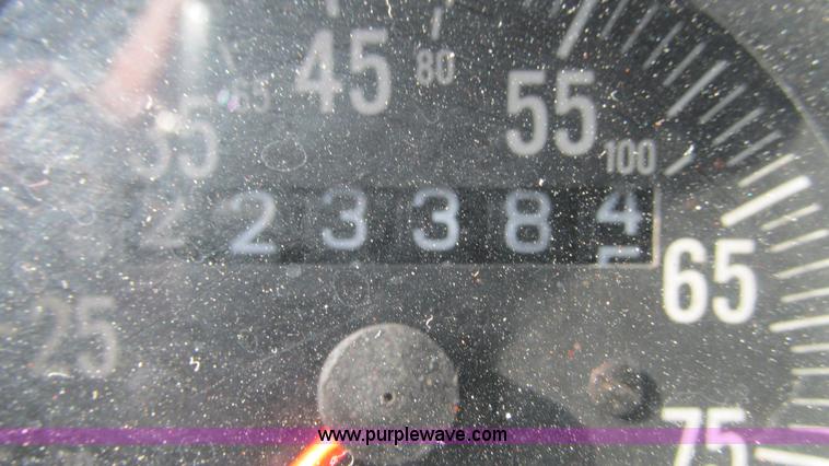 image for item I3141 1992 Oshkosh Utilimaster box truck