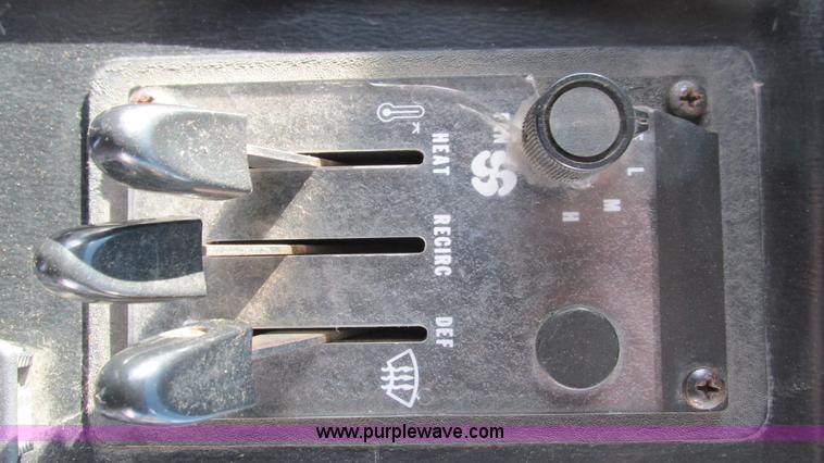 image for item I3141 1992 Oshkosh Utilimaster box truck