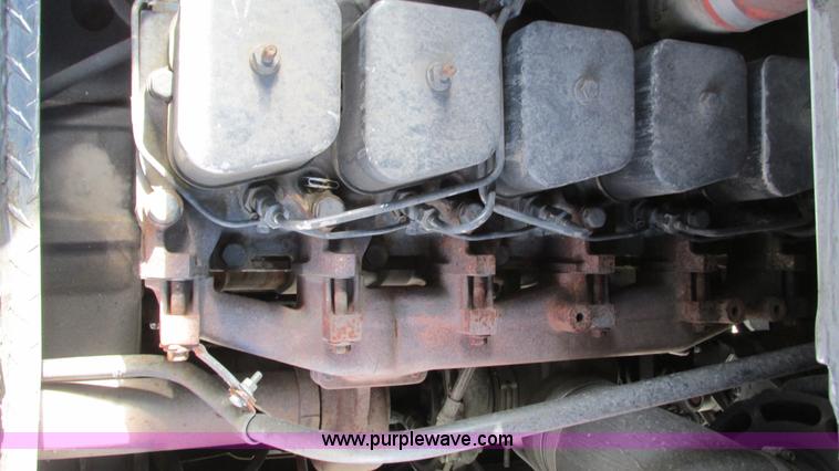 image for item I3141 1992 Oshkosh Utilimaster box truck