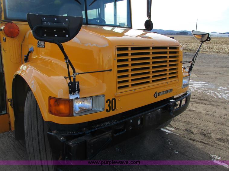 image for item I3812 1999 International 3800 Thomas Built bus