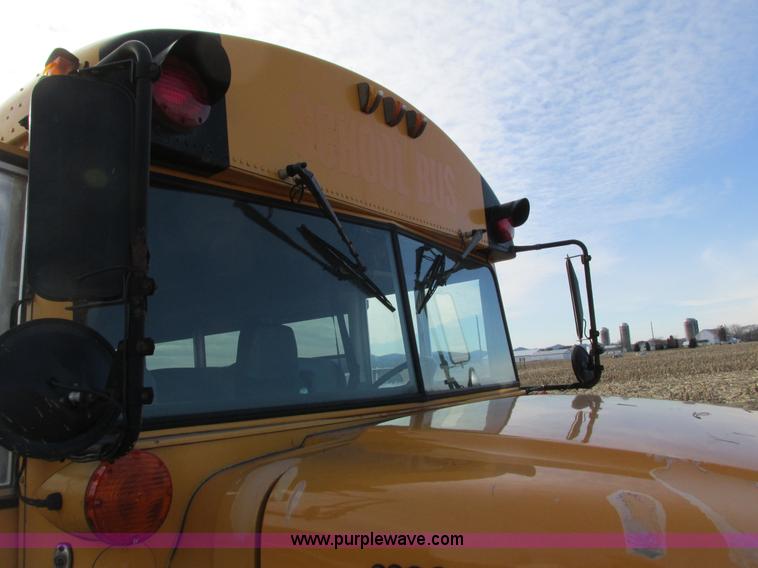 image for item I3812 1999 International 3800 Thomas Built bus