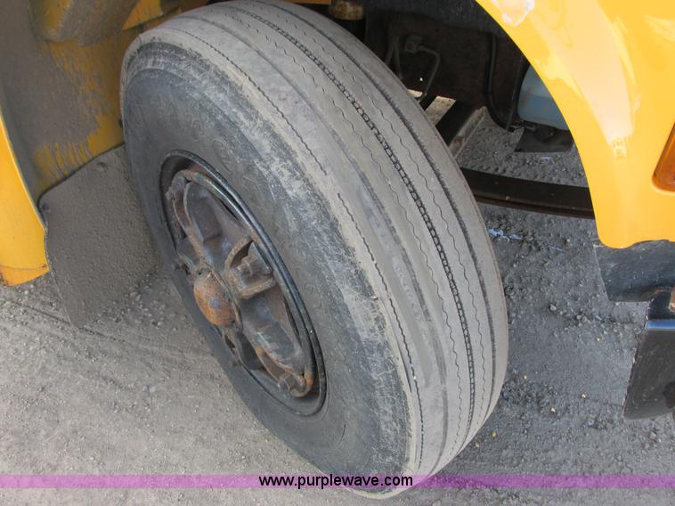 image for item I3812 1999 International 3800 Thomas Built bus