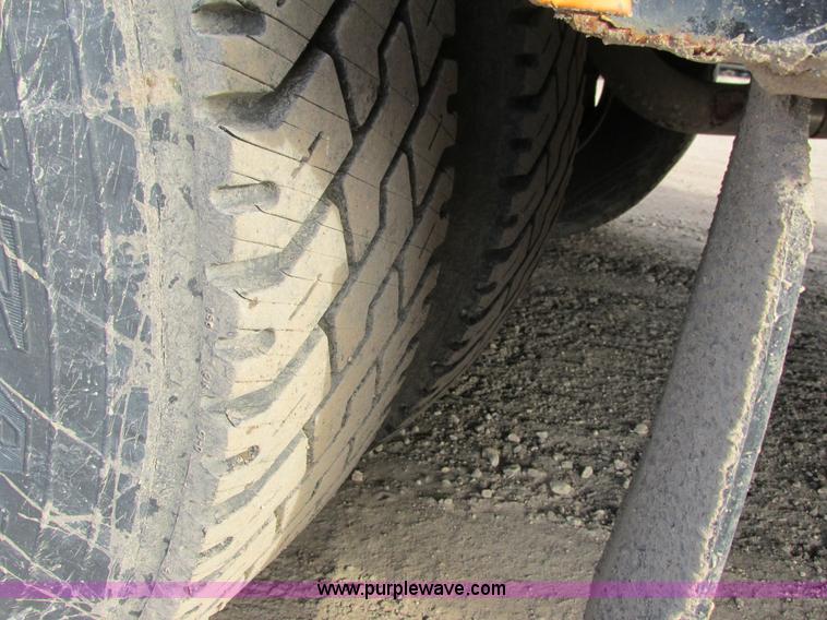 image for item I3812 1999 International 3800 Thomas Built bus